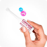 Conceive Plus Fertility Lubricant Combo Saver (IT) showing a pre-filled 4g applicator held between fingers, with calcium (Ca) and magnesium (Mg) ion graphics highlighting mineral-enriched formula for fertility support.