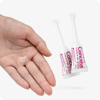 Conceive Plus Fertility Lubricant Combo Saver (IT) featuring a hand with a small amount of clear lubricant gel next to two pre-filled applicators labeled in Italian, highlighting ease of use and fertility support.