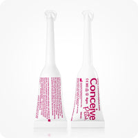Conceive Plus Women's Combo - Fertility Support + Applicators (IT) featuring two white pre-filled fertility lubricant applicators upright on a white background, with one displaying front Conceive Plus logo and 4g dosage, and other showing back Italian usage and safety instructions in pink text.